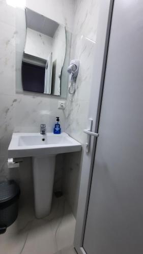 Makos Guest House