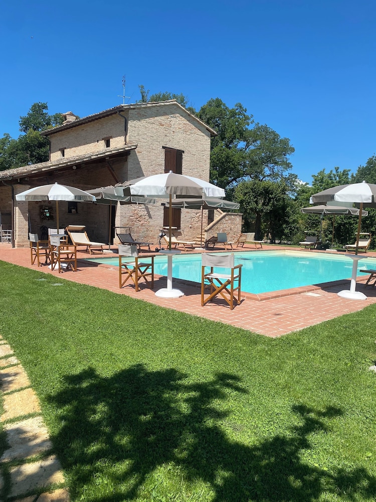 Country House Parco Ducale — 4-Star Luxury Hotel in Urbania, Italy