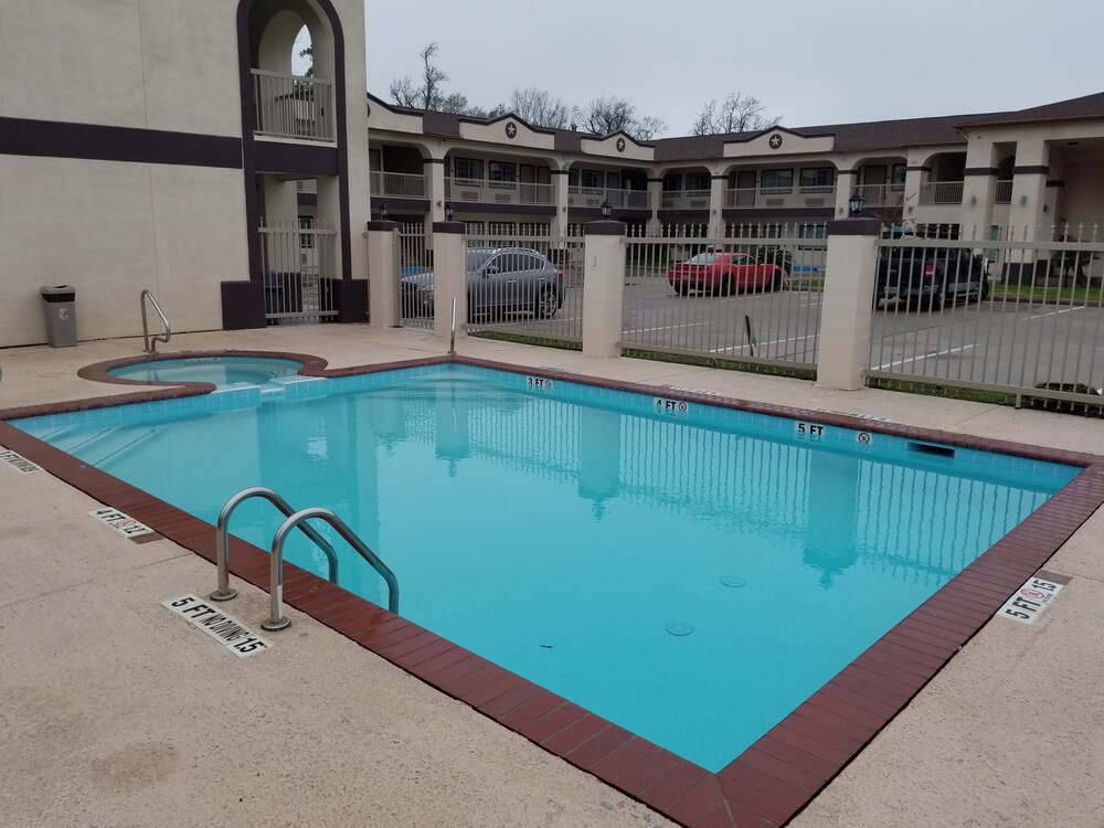 HomeBridge Inn and Suites - photo 15