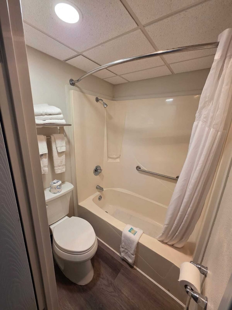 Dakota Inn Minot - photo 13