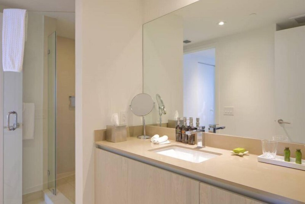 Best Ocean & Bay Views 2 Bed 2 Bath @ Hyde Resort - photo 34