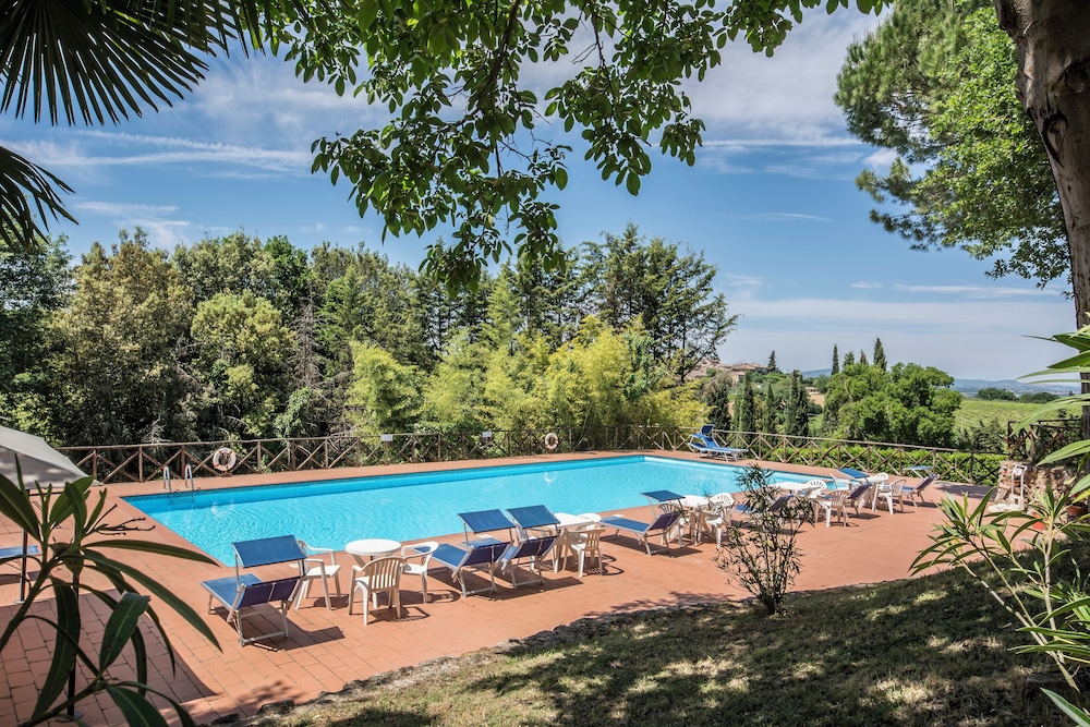Castel Pietraio — 4-Star Luxury Hotel in Monteriggioni, Italy