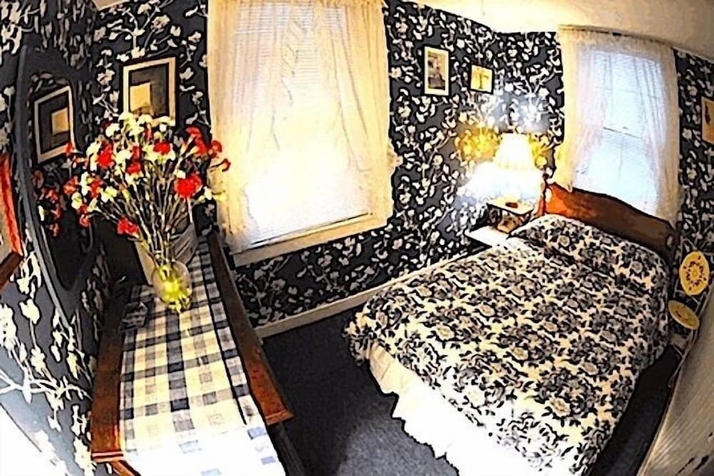 Whistler's Inn Bed & Breakfast - photo 11