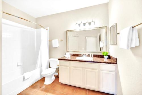 Near Disney 2BR King Queen with Hot Tub & Games room - photo 2