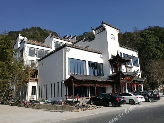 Qiupu Qingshuiyi Inn in Qili, People's Republic of China