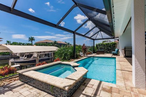 3BR Scenic Home in Marco l Pool l Hot Tub — 4-Star Luxury Hotel in Marco Island, United States