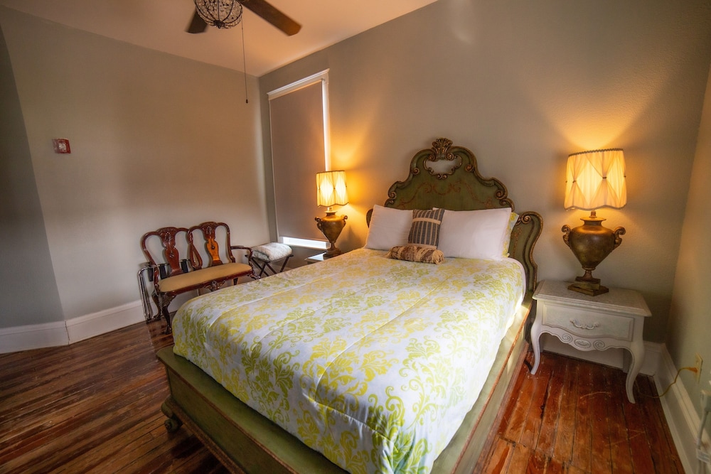 Oaak Tree Hotel - photo 135