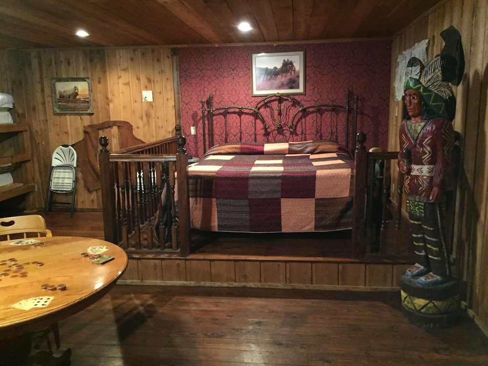 Wildwood Inn Tropical Dome & Theme Suites - photo 7