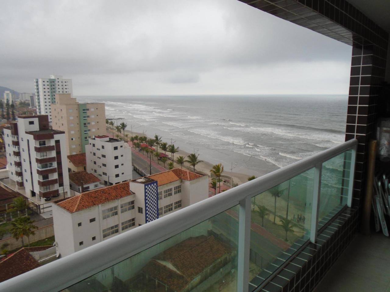 Apartamento Em Mongagua Frente Ao Mar — 4-Star Luxury Hotel in Mongagua, Brasil