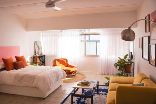 Cosy Eclectic Apartment in Sea Point