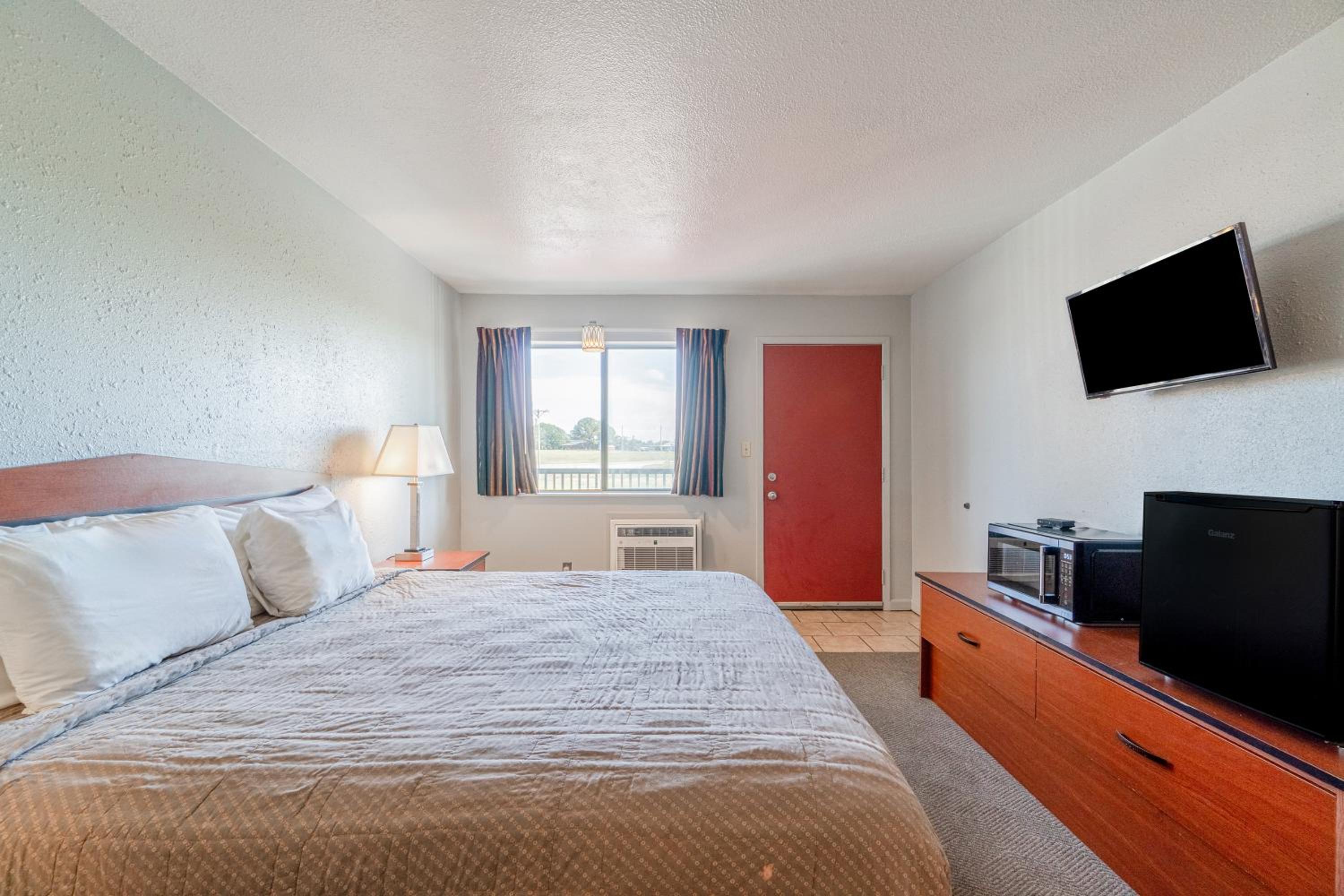 Aurora Inn Motel - photo 10