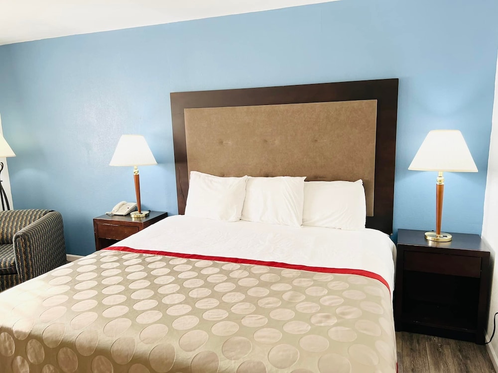 Super 8 by Wyndham Fort Scott - photo 9