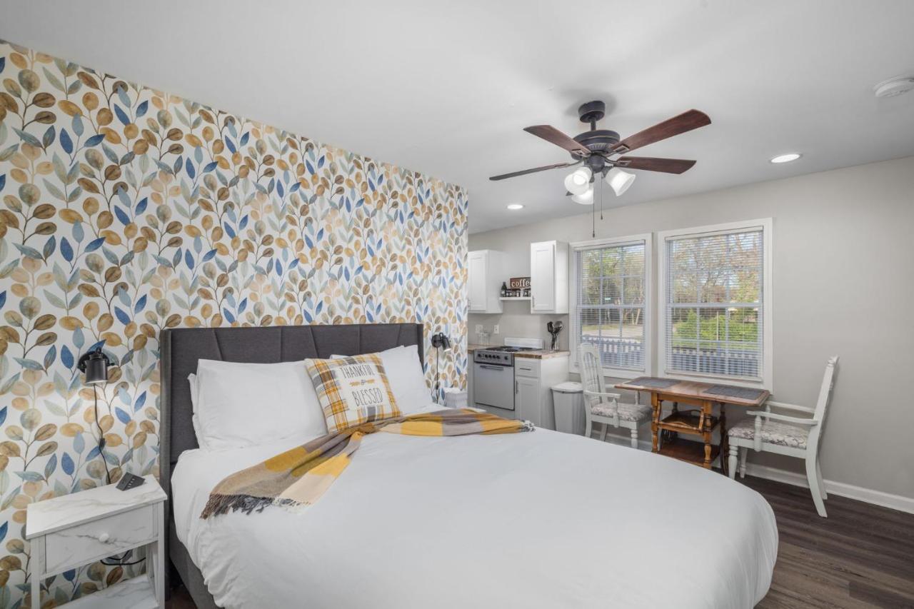 Downtown Kimmswick Studio Newly Renovated — 4-Star Luxury Hotel in Imperial, United States