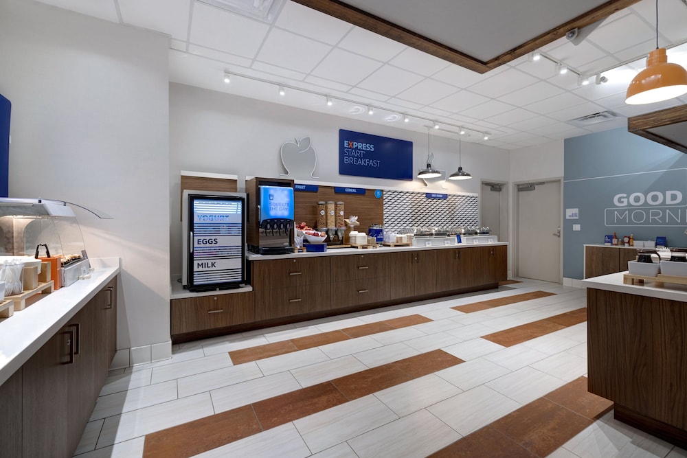 Holiday Inn Express and Suites Glendale Downtown - photo 64
