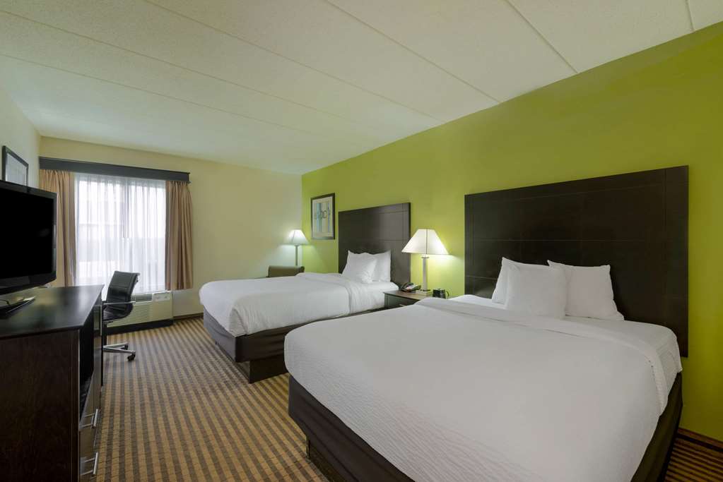 La Quinta Inn & Suites by Wyndham Columbus Grove City - photo 27