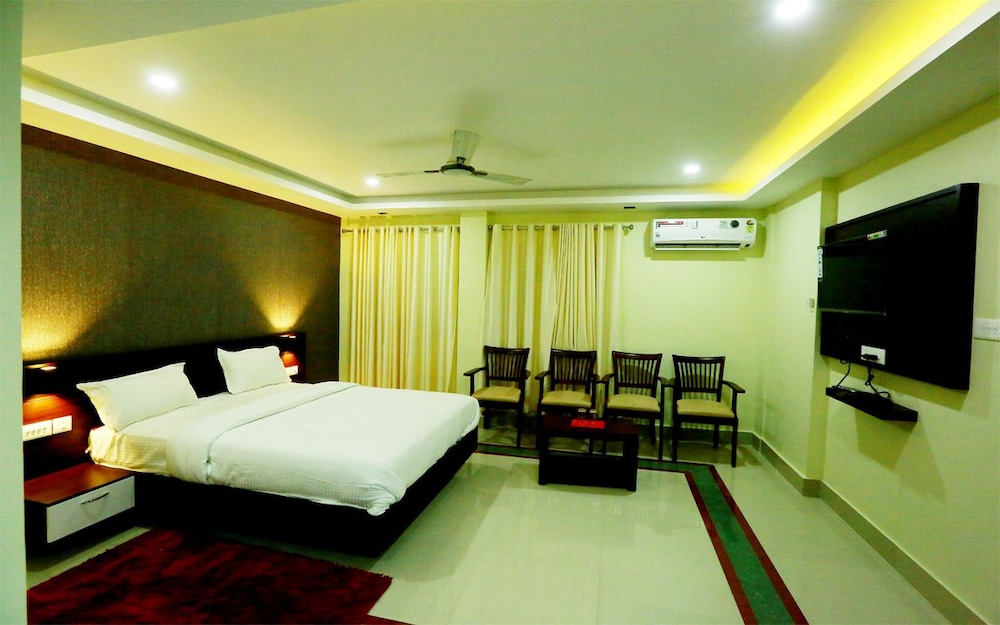 Hotel Brahmaputhra - carbon neutral hotel in Chetwayi