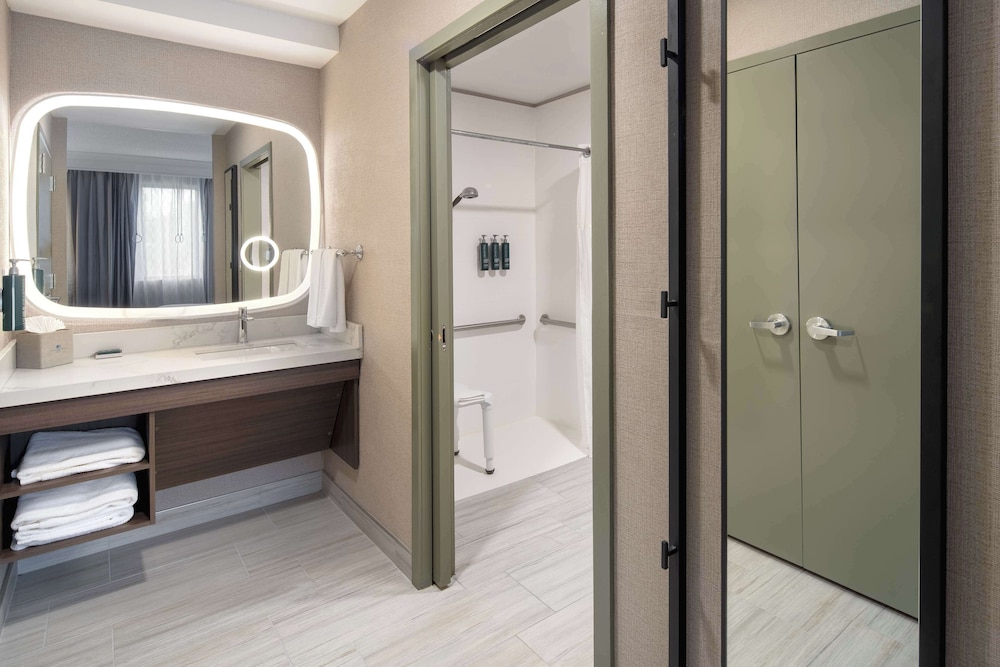 DoubleTree Suites by Hilton Hotel Mt. Laurel - photo 22