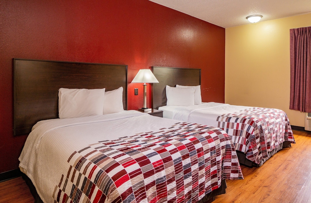 Red Roof Inn & Suites Indianapolis Airport - photo 9