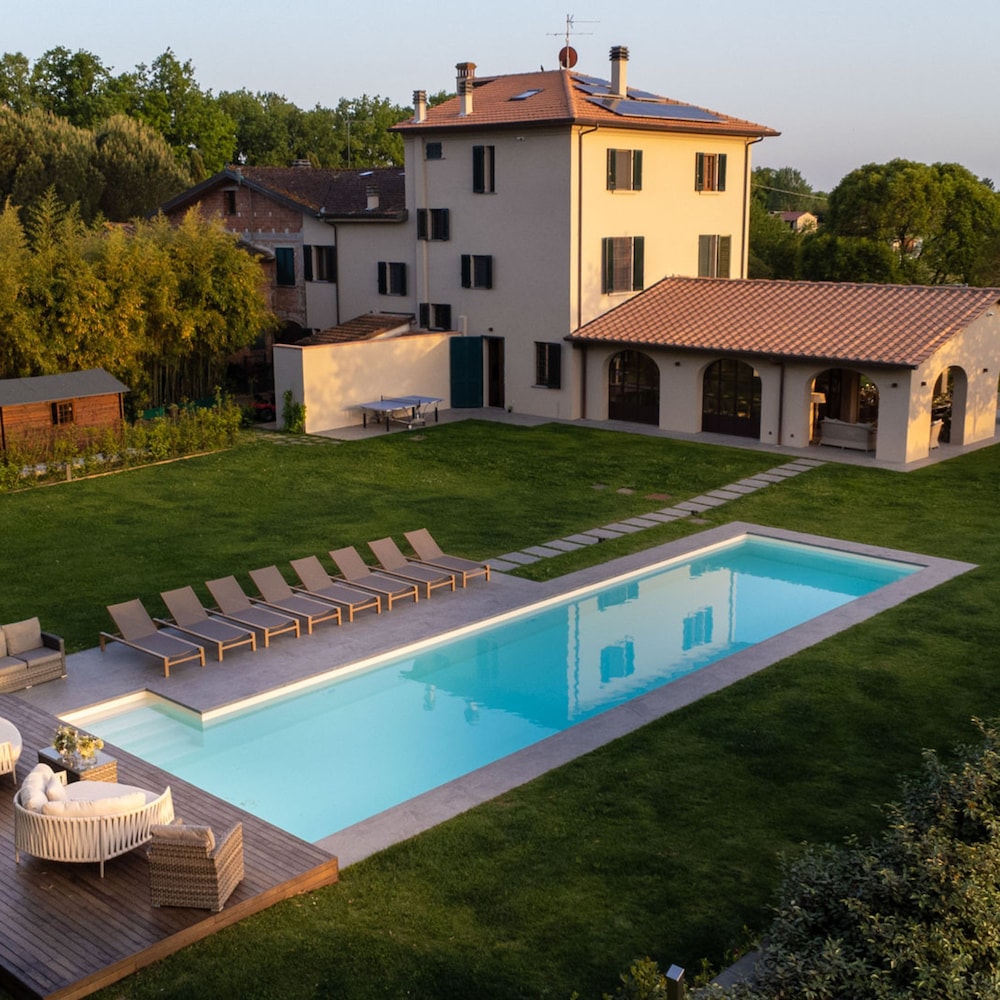 Villa del Nonno in Castelfranco di Sotto — 4-Star Luxury Hotel in Castelfranco Di Sotto, Italy