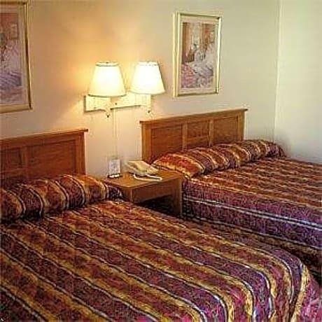 Red Carpet Inn - carbon neutral hotel in Starke