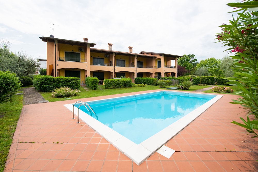 Casa della Rocca — 4-Star Luxury Hotel in Manerba Del Garda, Italy
