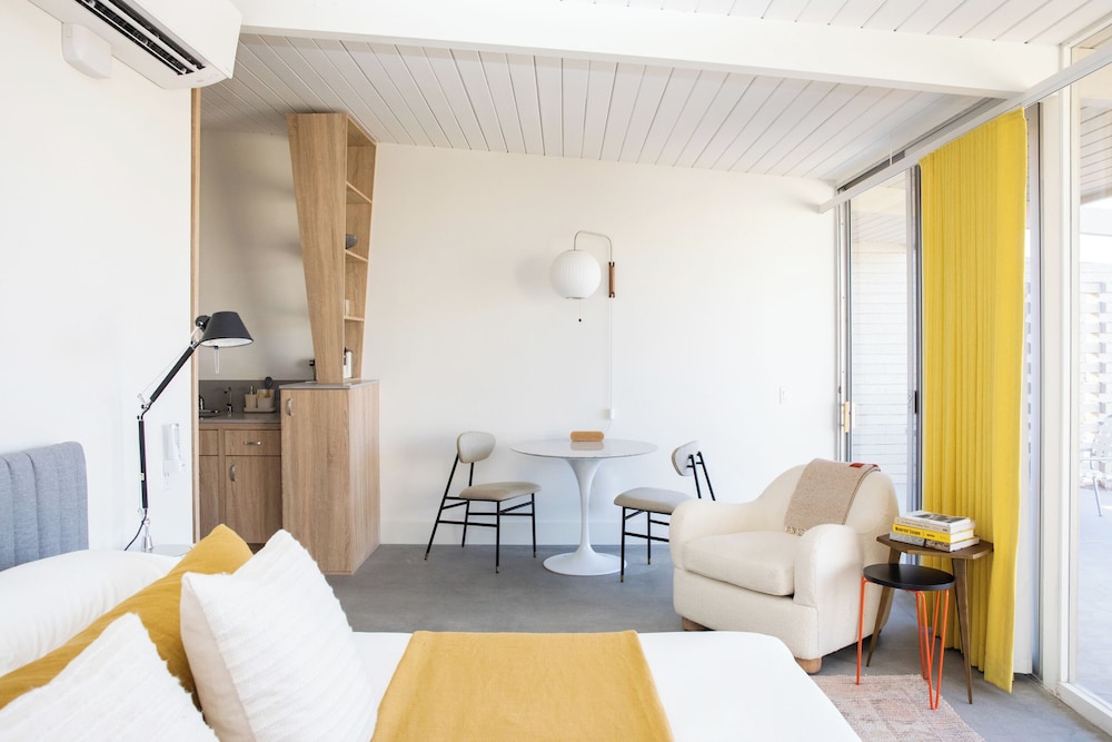 The Bungalows by Homestead Modern at The Joshua Tree Retreat Center - photo 22