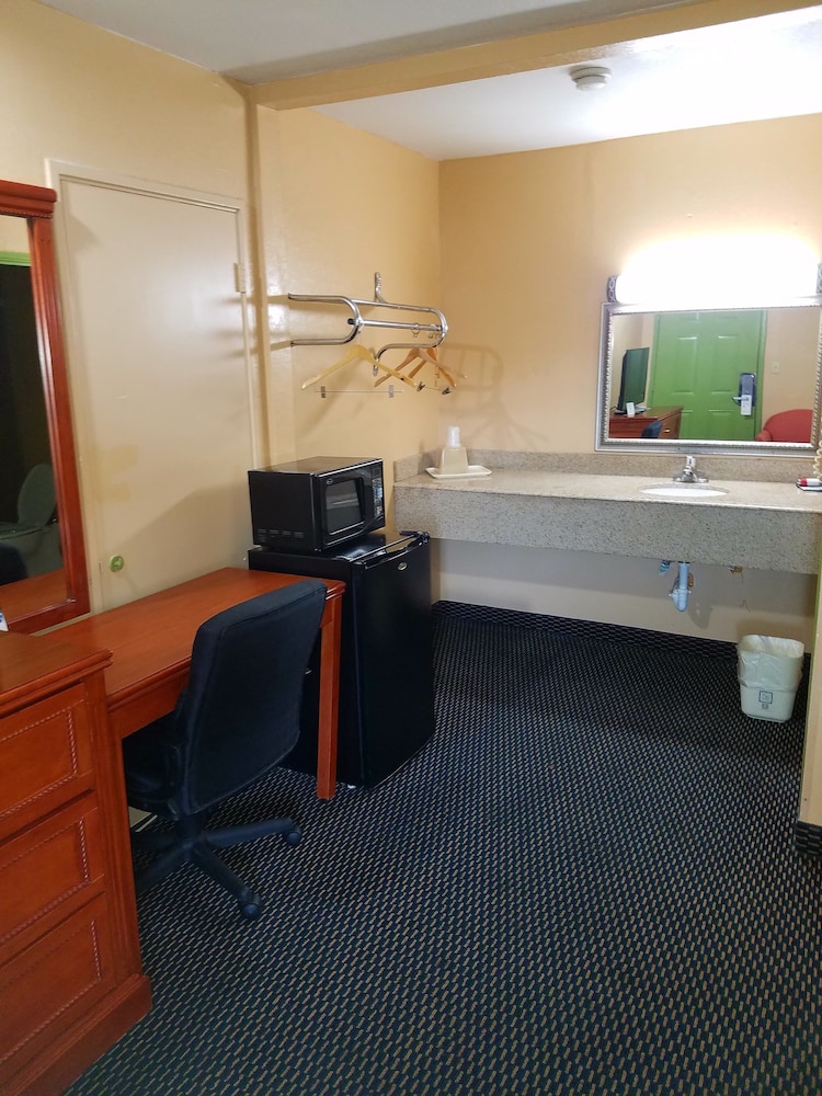 Holiday Terrace Motel - photo 31