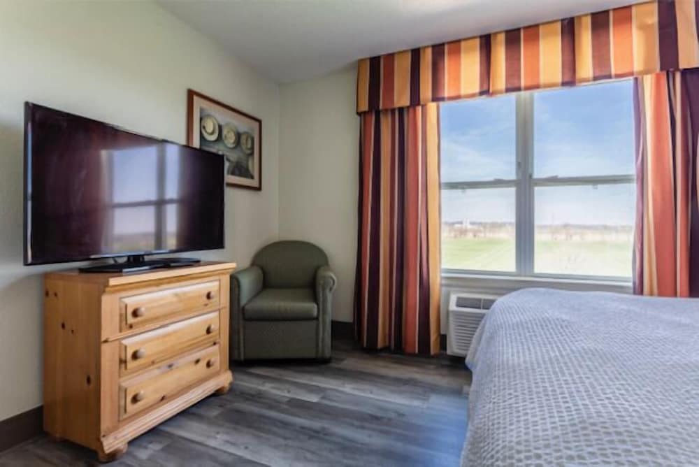 Lancaster Inn and Suites - photo 9