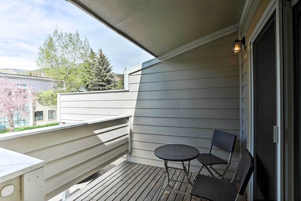 Modern Townhome about 4 Miles to Beaver Creek Resort - photo 17