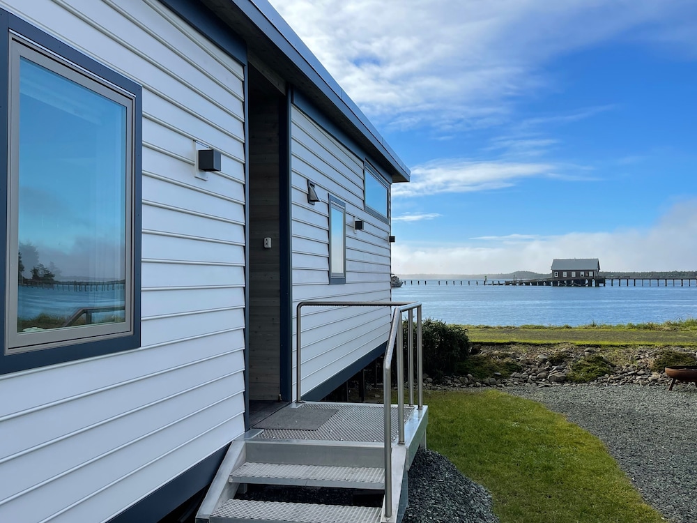 Cottages Above The Tide — Belmont