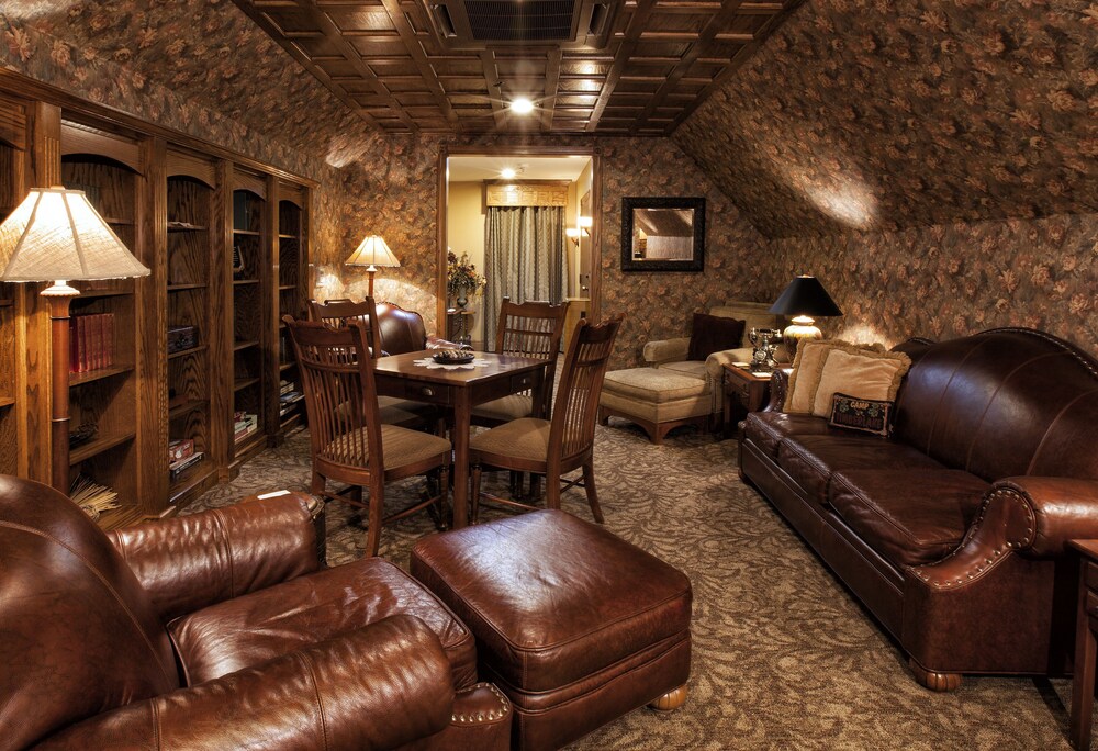 Bob Timberlake Inn at Chetola Resort - photo 40