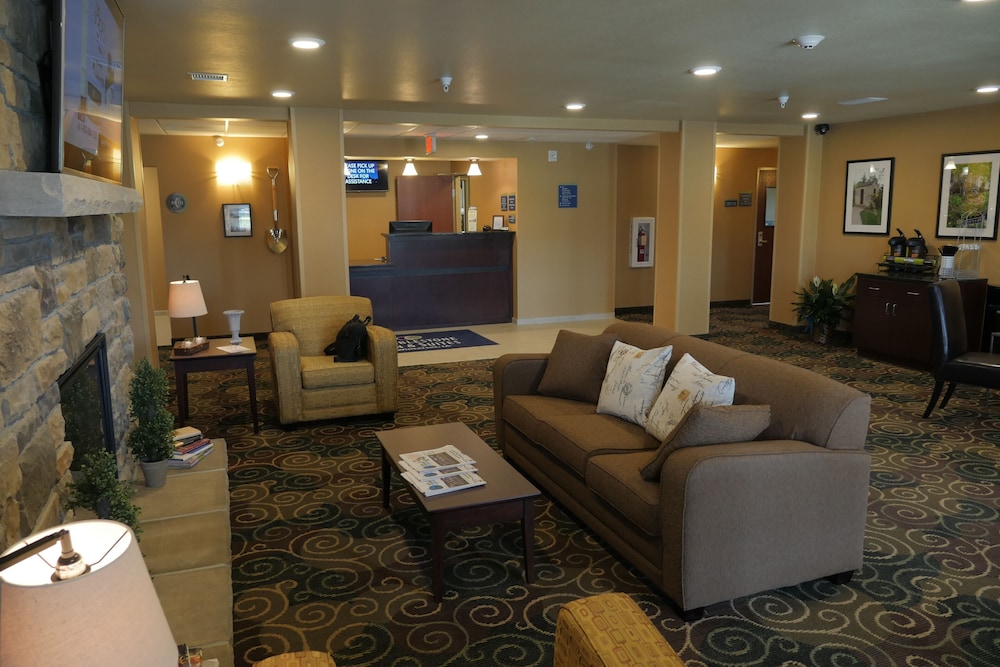 Cobblestone Inn & Suites Winterset IA - photo 3