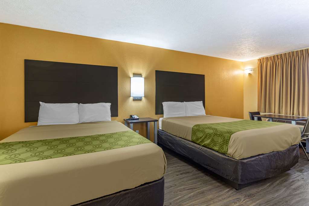 Econo Lodge Nashville North - photo 17