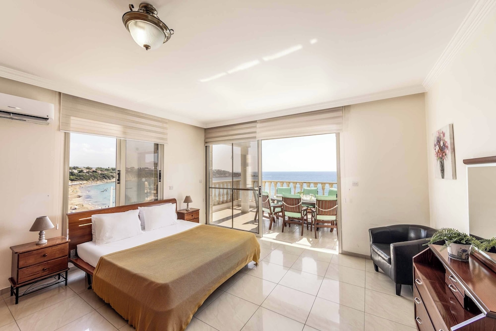 Katina Beach Villa