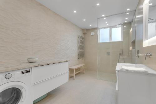 Modern Perfectly Located Apartment
