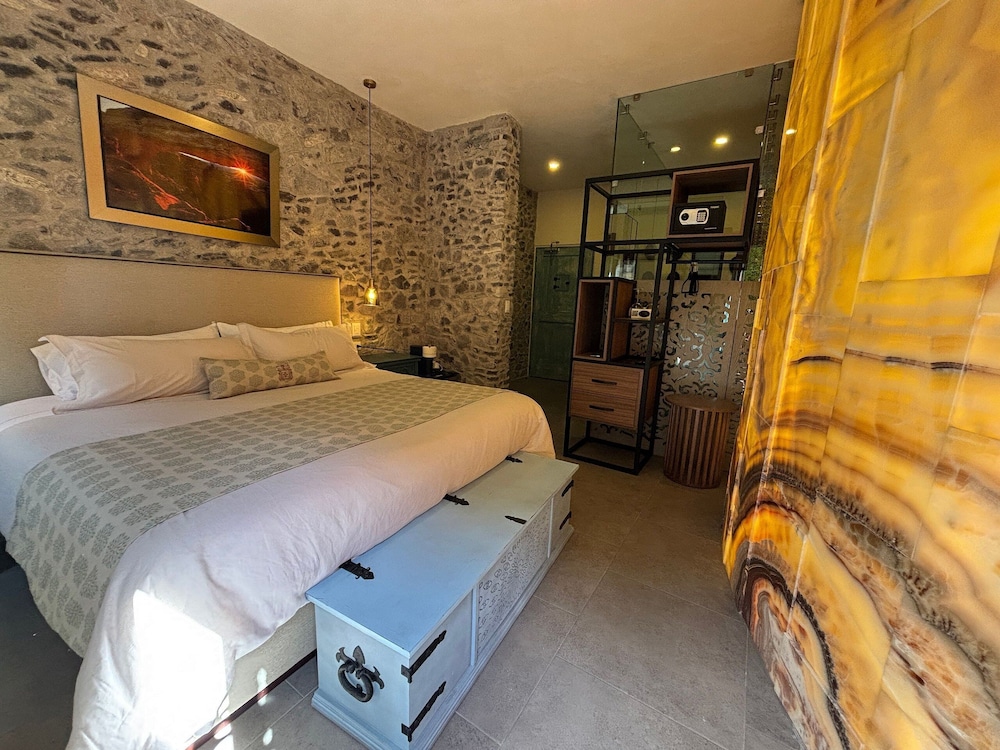 Castello di Carlo Suite Carlo IV — 4-Star Luxury Hotel in Nativitas, Mexico
