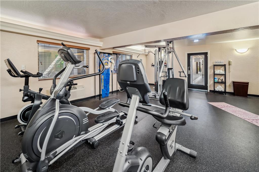 Best Western Plus Hilltop Inn - photo 9