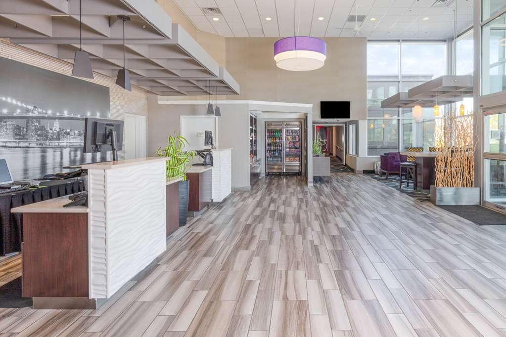 La Quinta Inn & Suites by Wyndham Clifton Rutherford - photo 7