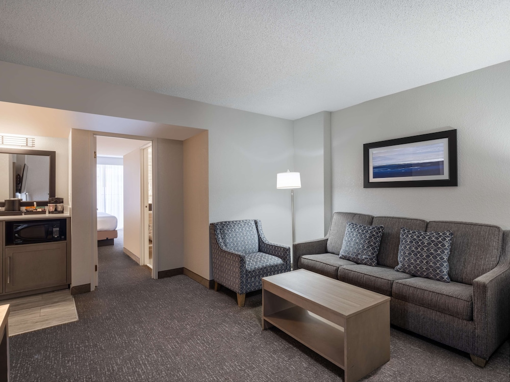Embassy Suites by Hilton Baltimore Hunt Valley - photo 20