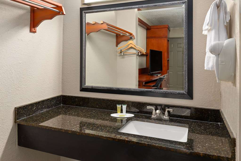 Days Inn by Wyndham Knoxville East - photo 26