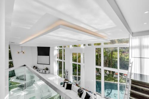 Villa Loggia Oasis Luxurious 6BD 7BA with Resort Style Pool - photo 97