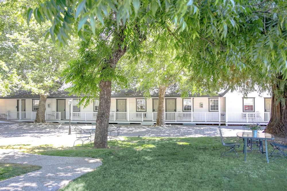 Sierra Mountain Inn - photo 91