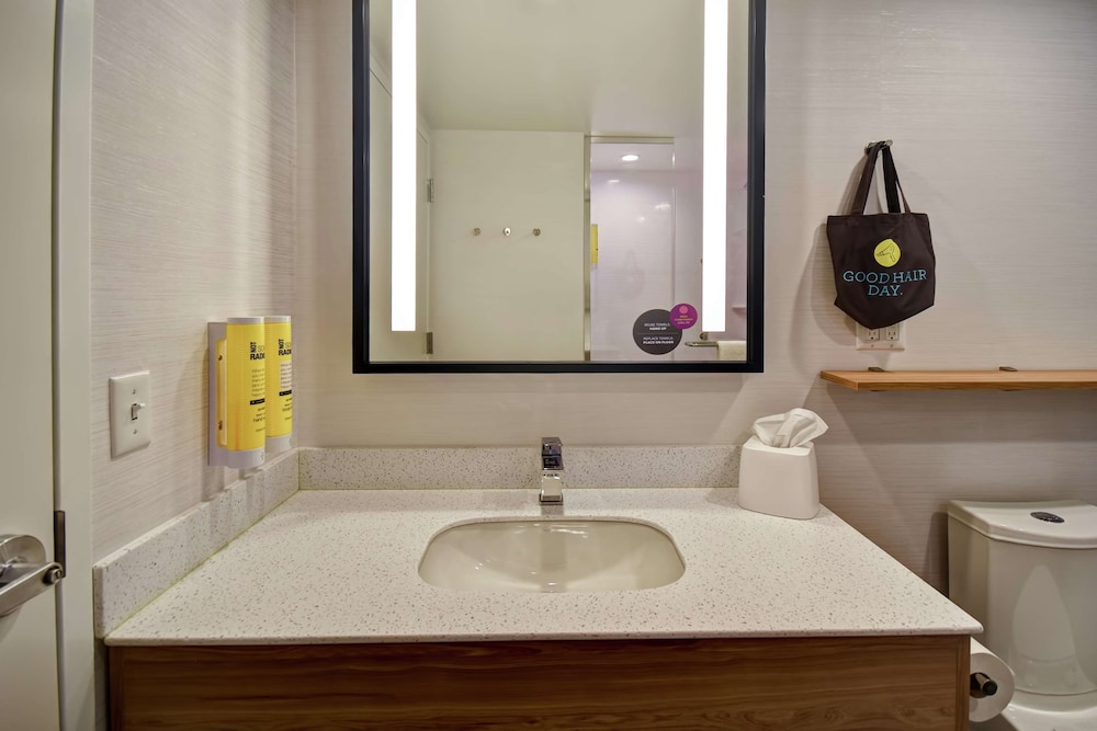 Tru by Hilton Sterling Heights Detroit - photo 16