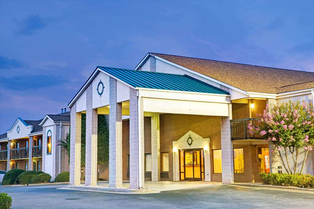 Days Inn by Wyndham Mooresville Lake Norman in Mooresville, United States