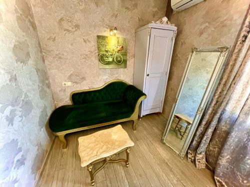 34 Silver Rooms
