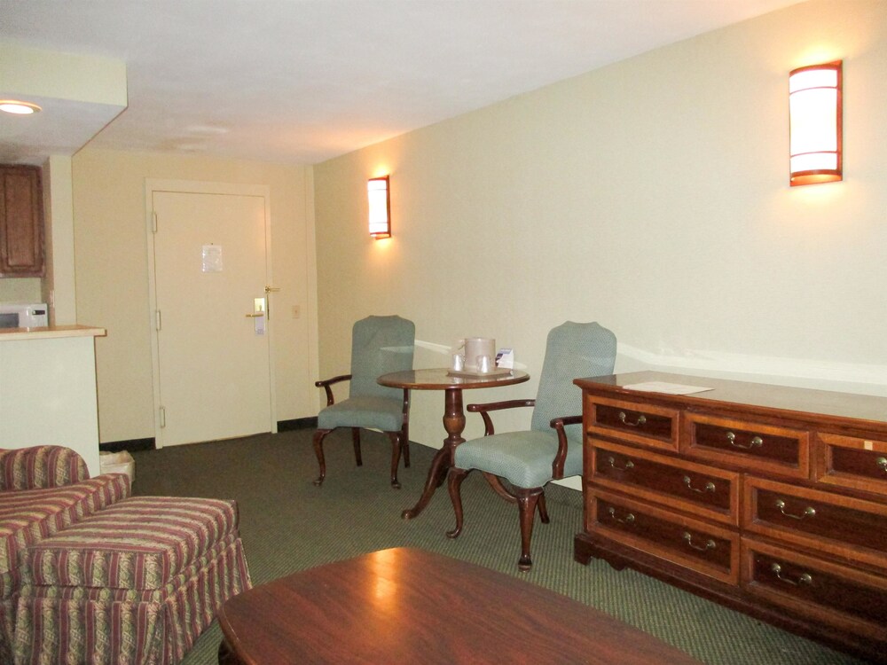 Motel6 Oriskany NY - photo 17