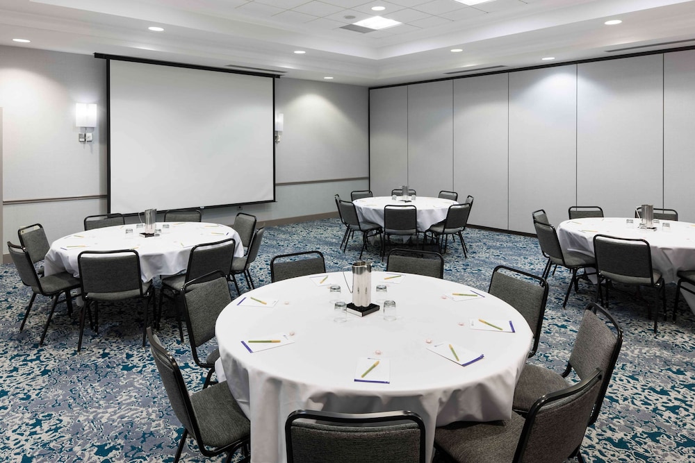 Hilton Garden Inn Detroit Novi - photo 31