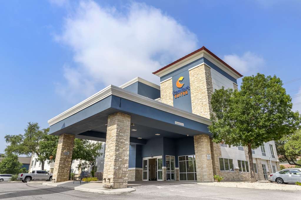 Comfort Suites Medical Center near Six Flags - photo 2