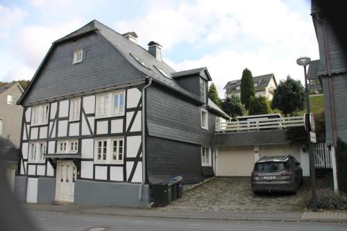 Ferienhaus Winterberg für 12 Personen Sauna Garten Garage Hund — 4-Star Luxury Hotel in Winterberg, Germany