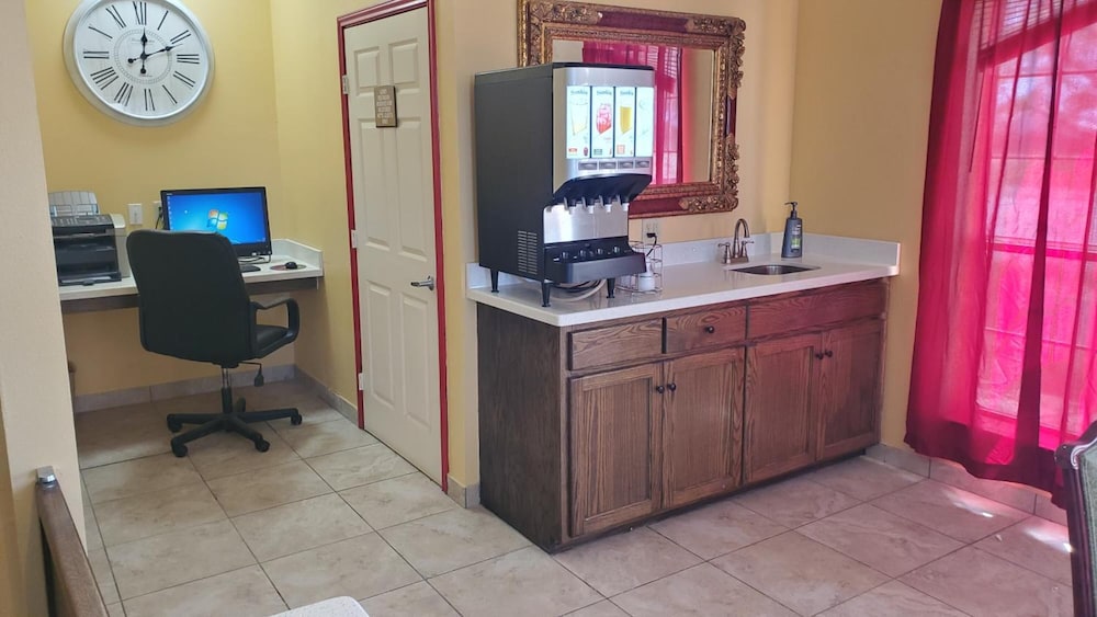 La Bonita Inn And Suites - photo 22